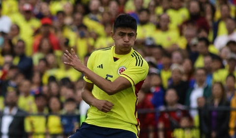 Kevin Mantilla - defensa central colombiano