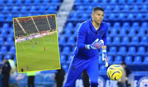 Kevin Mier con el Cruz Azul