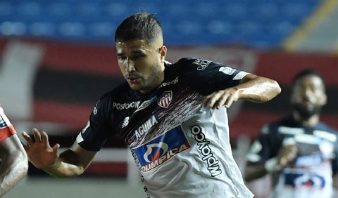 Larry Vásquez, Junior