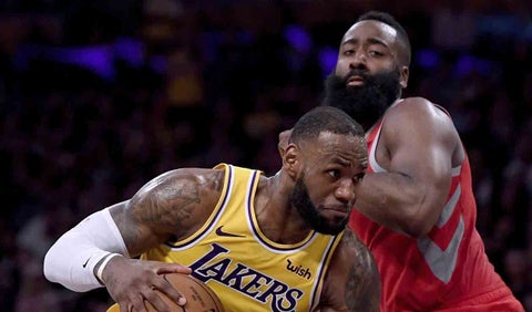 Harden se exhibe ante James con un triple-doble y 50 puntos
