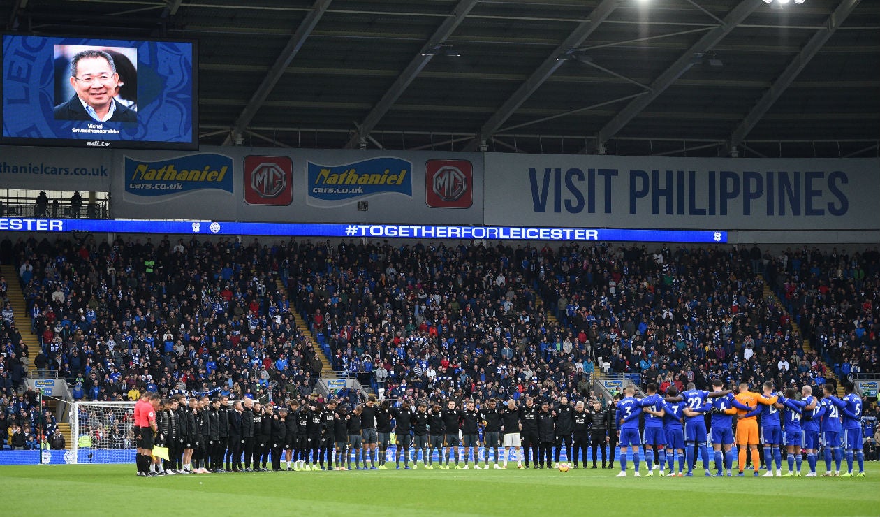 Cardiff vs Leicester City - Homenaje a Vichan Srivaddhanaprabha