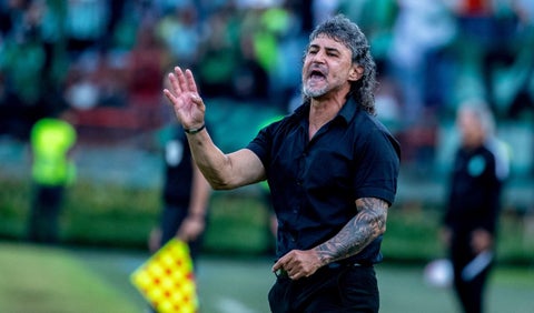 Leonel Álvarez, técnico colombiano
