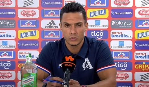 Lucas González, técnico del América, en rueda de prensa