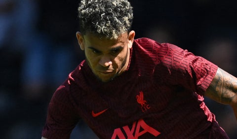 Luis Díaz antes del partido ante Fulham por Premier League