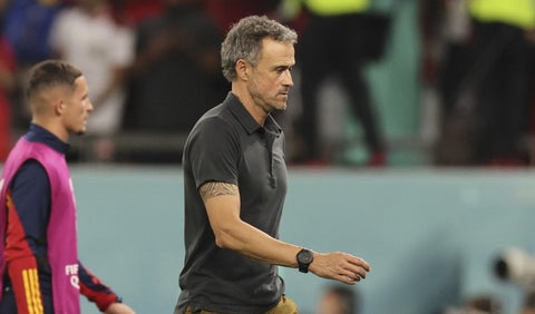 Luis Enrique dirigiendo a España en su victoria ante Inglaterra 2-1
