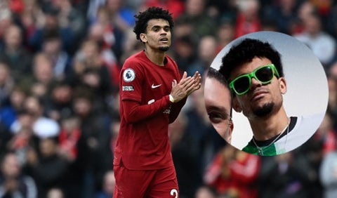 Luis Díaz presentó la segunda camiseta del Liverpool para 2023-24