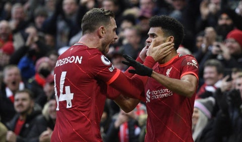Luis Díaz y Jordan Henderson con el Liverpool en 2023