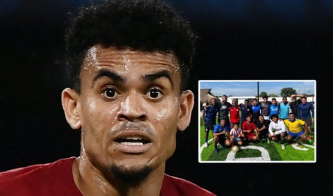 Luis Díaz estuvo jugando fútbol en la Guajira con sus amigos
