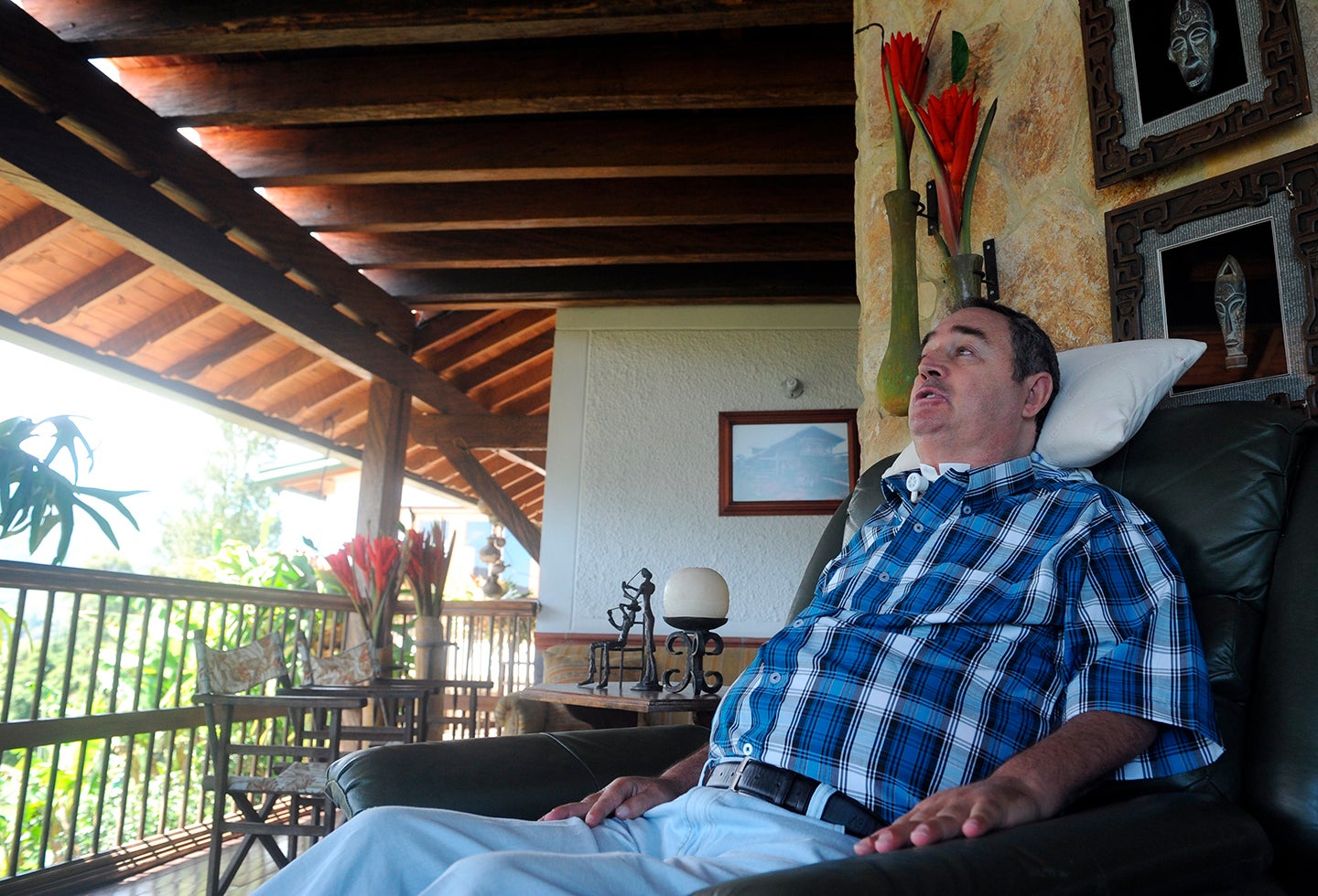 El profesor Luis Fernando Montoya en su casa, en el Valle de Aburrá (Caldas)