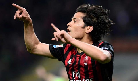 El chileno Matías Fernández en su paso por el Milán de Italia