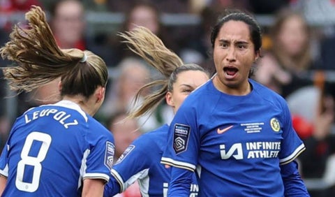 Mayra Ramírez con el Chelsea