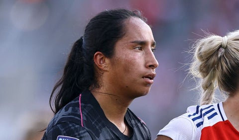 Mayra Ramírez con Chelsea