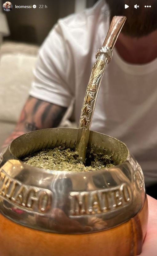 La taza especial de Messi con el nombre de sus hijos