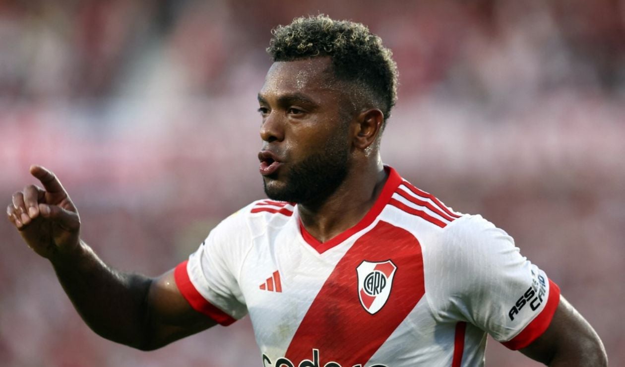 Borja sigue su buena racha con River: golazo desde fuera del área
