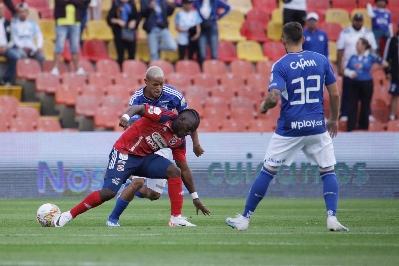 Millonarios F.C enfrenta a Deportivo Independiente Medellin en juego válido por la fecha 1 de la Liga BetPlay I 2024 en el estadio Nemesio Camacho El Campin.