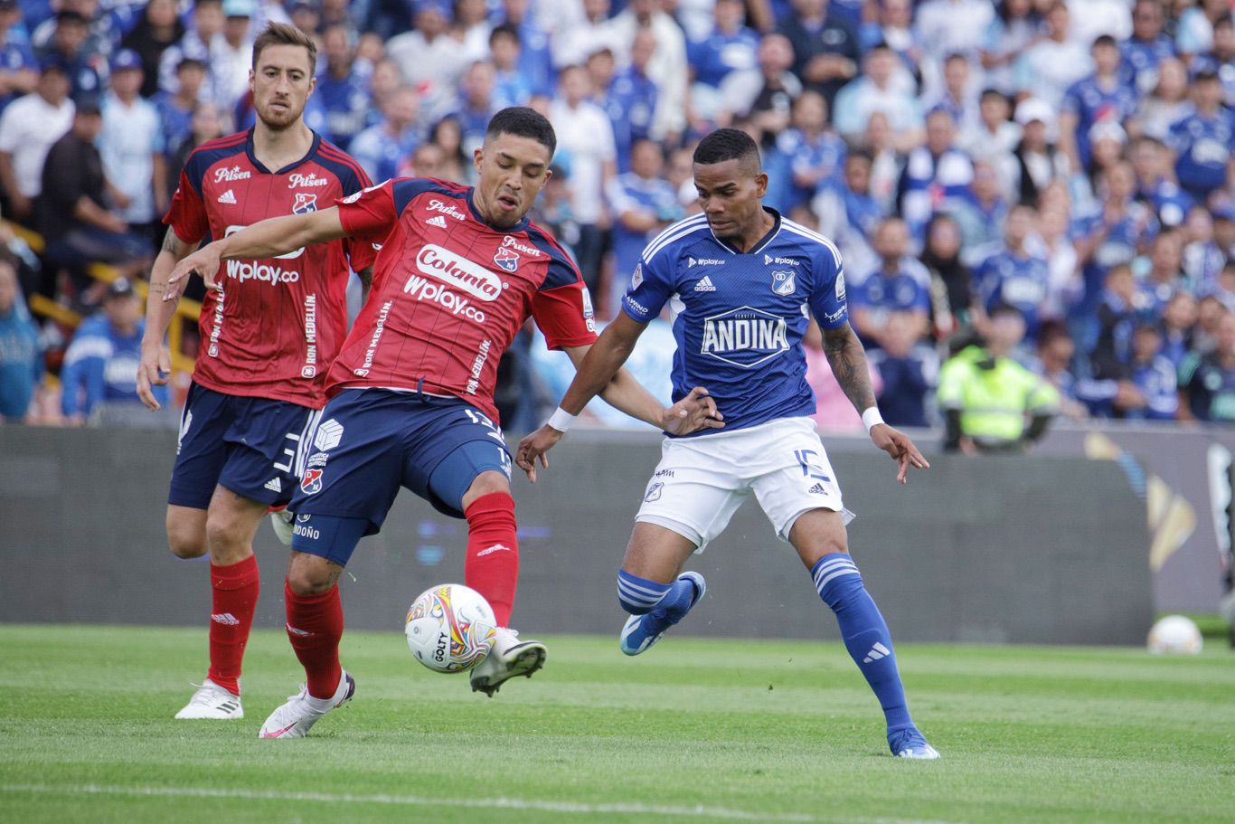 Millonarios F.C enfrenta a Deportivo Independiente Medellin en juego válido por la fecha 1 de la Liga BetPlay I 2024 en el estadio Nemesio Camacho El Campin.