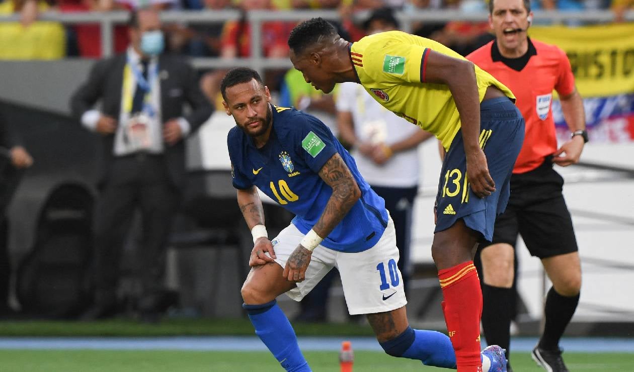 Cara a cara entre Yerry Mina y Neymar