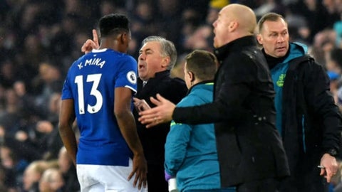 Yerry Mina y Carlo Ancelotti - Everton