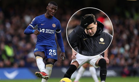 Moisés Caicedo y Mauricio Pochettino