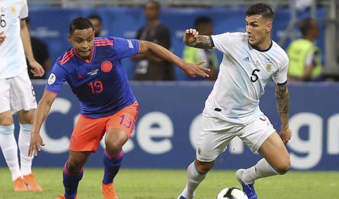 Luis Fernando Muriel salió lesionado y prende las alarmas en Colombia