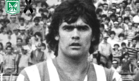 José Luis el 'Tata' Brown jugando para Atlético Nacional