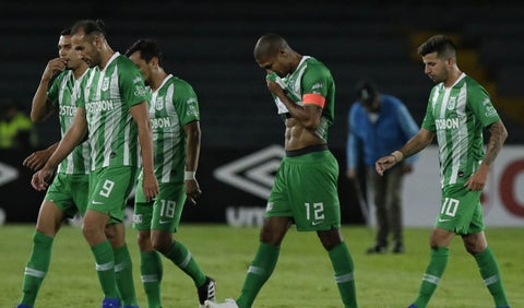 Atlético Nacional - jugadores cabizbajos