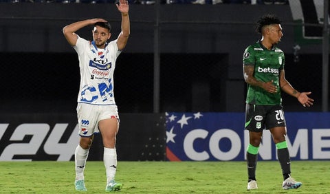 Nacional se hunde en Paraguay: derrota verdolaga en su debut por Copa Libertadores