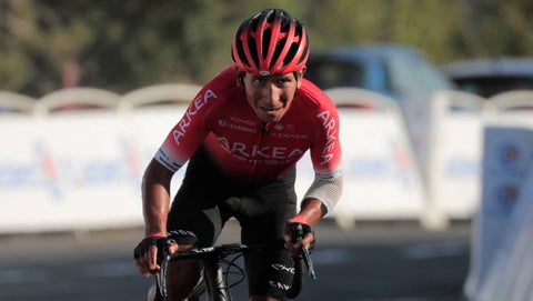 Nairo Quintana en una carrera con la camiseta del Arkea