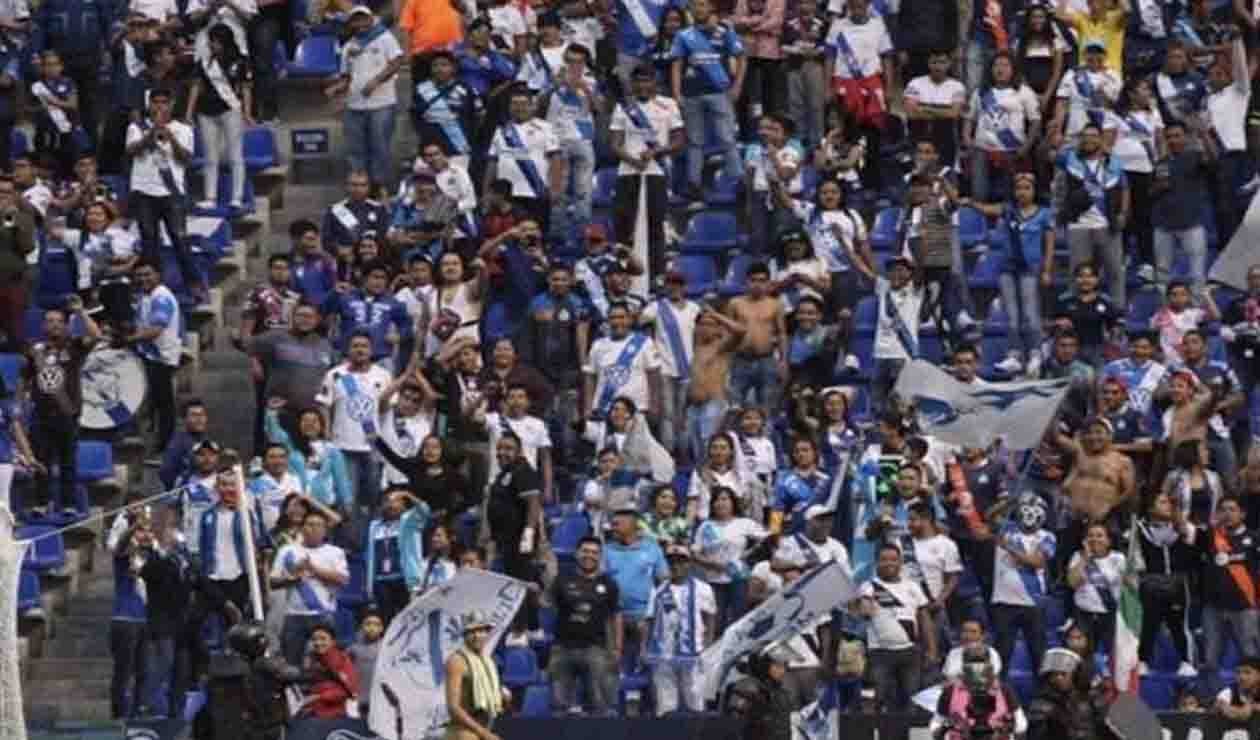 El famoso ‘Negro de WhatsApp’ invadió un estadio en México.