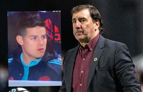 Néstor Lorenzo en el partido ante Japón; James Rodríguez en el banco de suplentes.