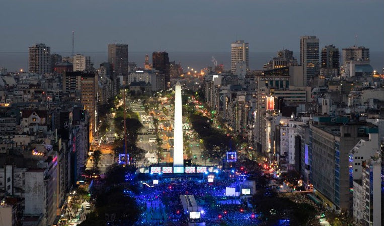 El Obelisco se encendió en la ceremonia inaugural de los Juegos Olímpicos de la Juventud 2018
