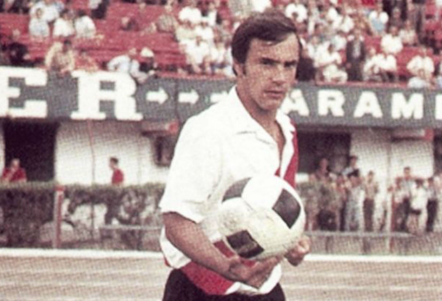 10. Oscar Pinino Más. En 1964 llegó a la primera categoría de River Plate. Ahí comenzó un camino donde marcó 198 goles en 382 partidos.