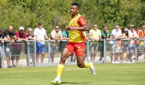 Óscar Cortes en su primer partido con el Lens