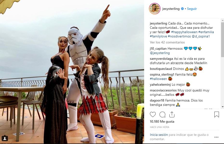 David Ospina junto a su familia en Halloween