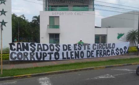 Al menos tres pancartas fueron exhibidas por los fanáticos azucareros