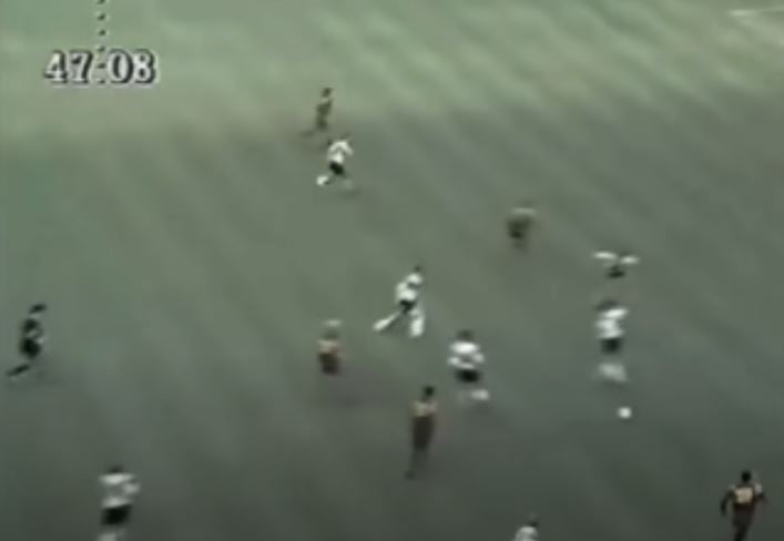 El pase rompe líneas de 'El Pibe' a Rincón