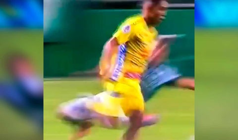 Julián Zea y la fuerte entrada sobre Andrés Amaya en el partido Cali Vs. Huila