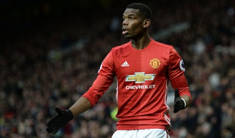 Paul Pogba arrancó como titular en la Premier League