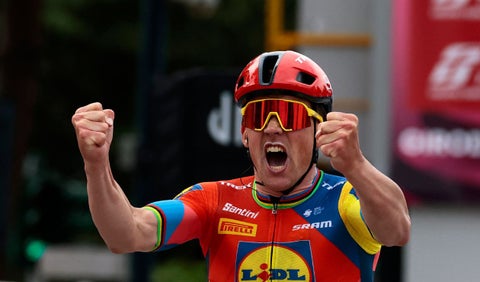 Giro de Italia 2025: Max Pedersen ganó la etapa 3 en el sprint final