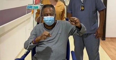 Pelé bajo observación en un hospital de Sao Paulo