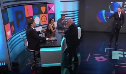 Pelea entre periodistas
