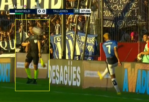 Pelotazo de Diego Valoyes en el Banfield vs Talleres