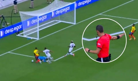 Jhon Arias tiró de viveza y consiguió un penal para Colombia vs Panamá