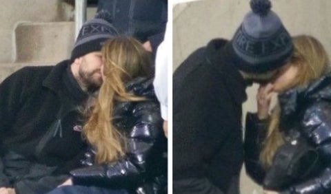 Gerard Piqué y Clara Chía dándose un beso