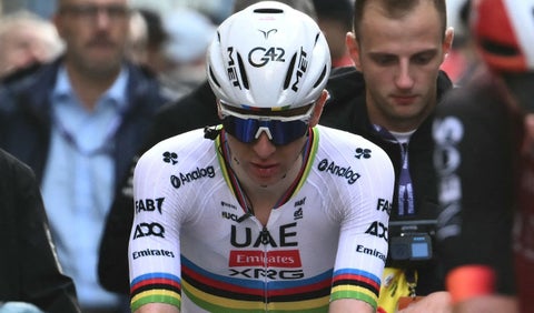 Tadej Pogacar con el UAE