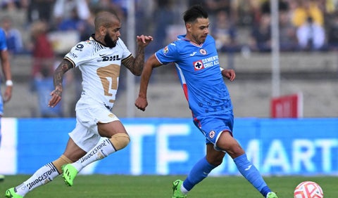 Dani Alves - PumasDani Alves - Pumas