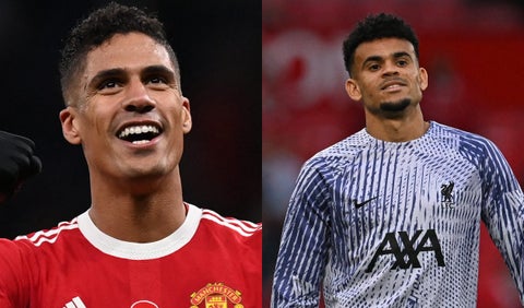 Raphael Varane tuvo varios duelos con Luis Díaz en el Manchester vs Liverpool