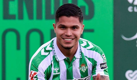 'Cucho' Hernández con Real Betis