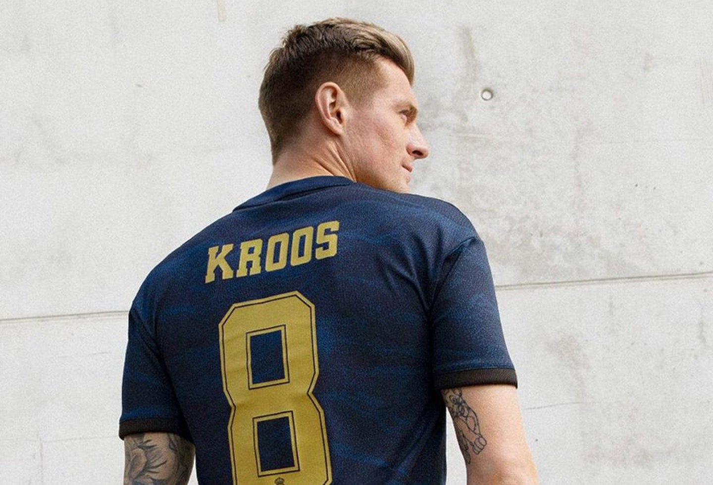 Los jugadores de Real Madrid portando la segunda camiseta de la temporada 2019/20