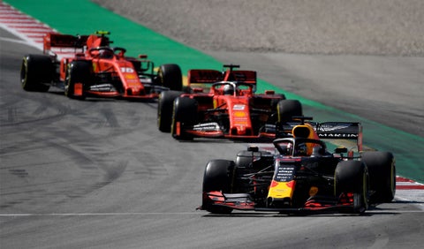 Los Ferrari persiguiendo al Red Bull de Verstappen en el Gran Premio España de la Fórmula 1